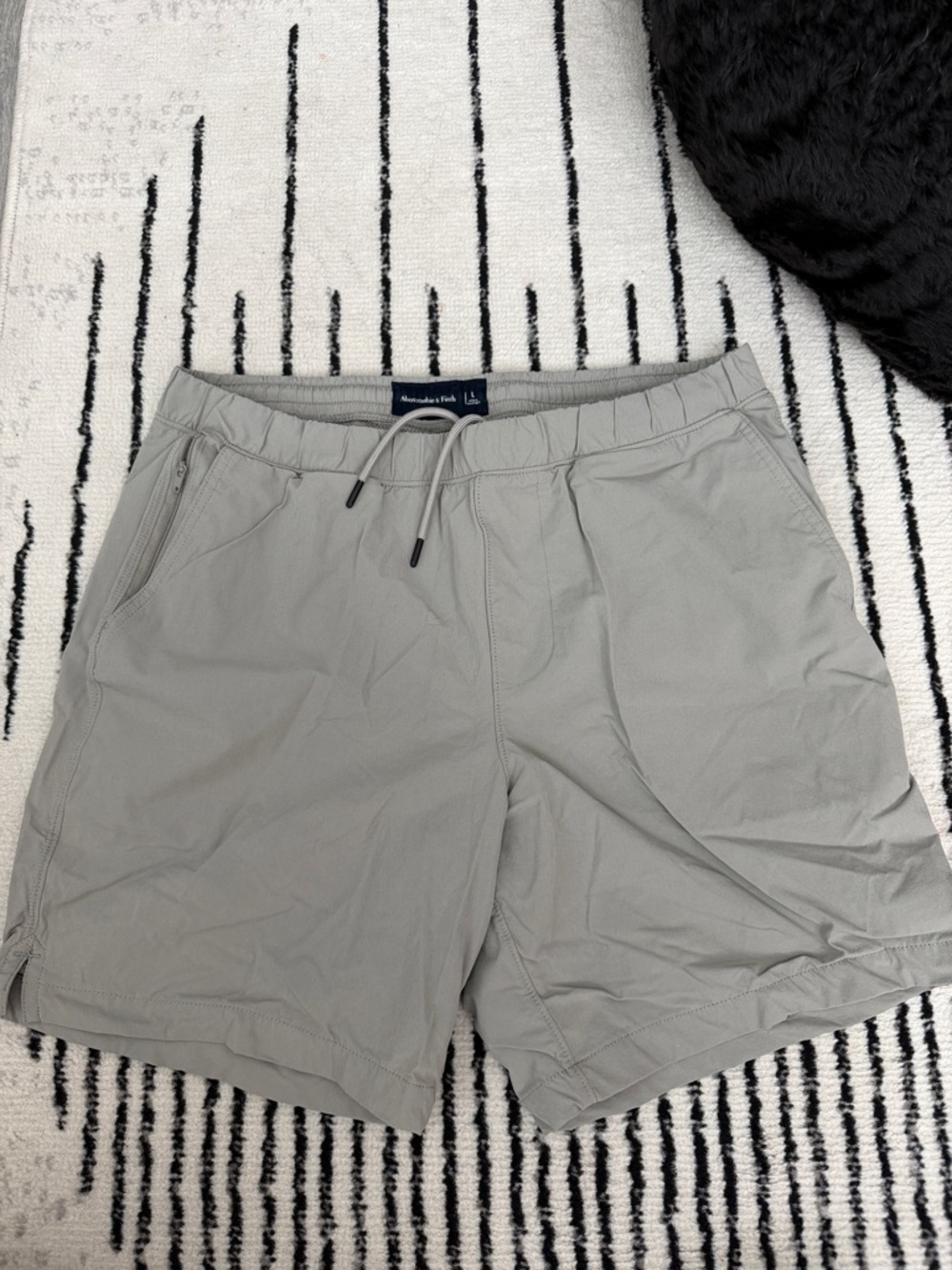 Abercrombie & Fitch Men’s Light Gray Athletic Drawstring Shorts